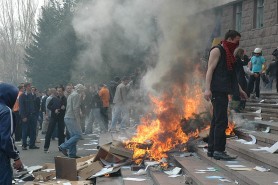FOTO // 12 ani de la protestele din 7 aprilie 2009. De unde au început și cum s-au desfășurat evenimentele în acea zi